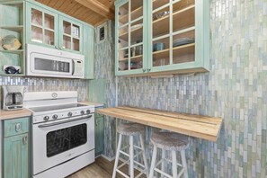 Condo, 1 Queen Bed with Sofa bed (Terrapin Station I) | Private kitchen