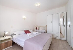 Iron/ironing board, travel cot, free WiFi, bed sheets