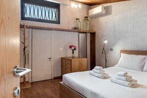 2 bedrooms, bed sheets