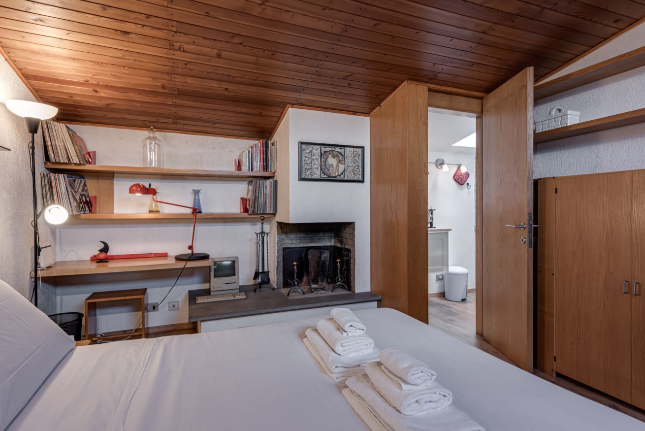 2 bedrooms, bed sheets