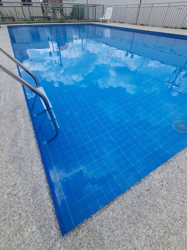 Una piscina cubierta