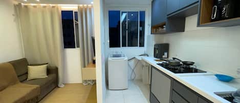 Fridge, stovetop, coffee/tea maker, blender