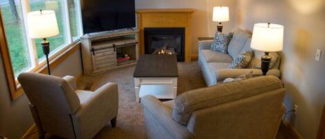 Télévision, cheminée