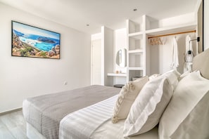 Iron/ironing board, Internet, bed sheets -  Mikon Luxury Villa (Paros)