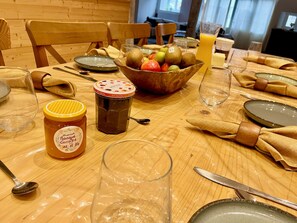 Free daily buffet breakfast