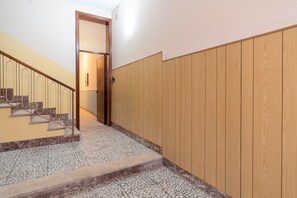 Interior - Apartment 'Alabostreet51' with Private Terrace, Wi-Fi and Air Conditioning (Augusta)