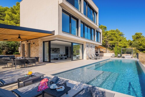 Incredible divine view 5-bedroom villa in Vis Town