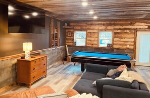 Living area - Spacious 4BR Retreat Near Downtown Elk Rapids. Walk to Shops, Dining & the Bay (Elk Rapids)
