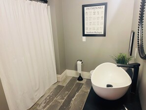 Hair dryer, towels, soap, toilet paper - Spacious 4BR Retreat Near Downtown Elk Rapids. Walk to Shops, Dining & the Bay (Elk Rapids)