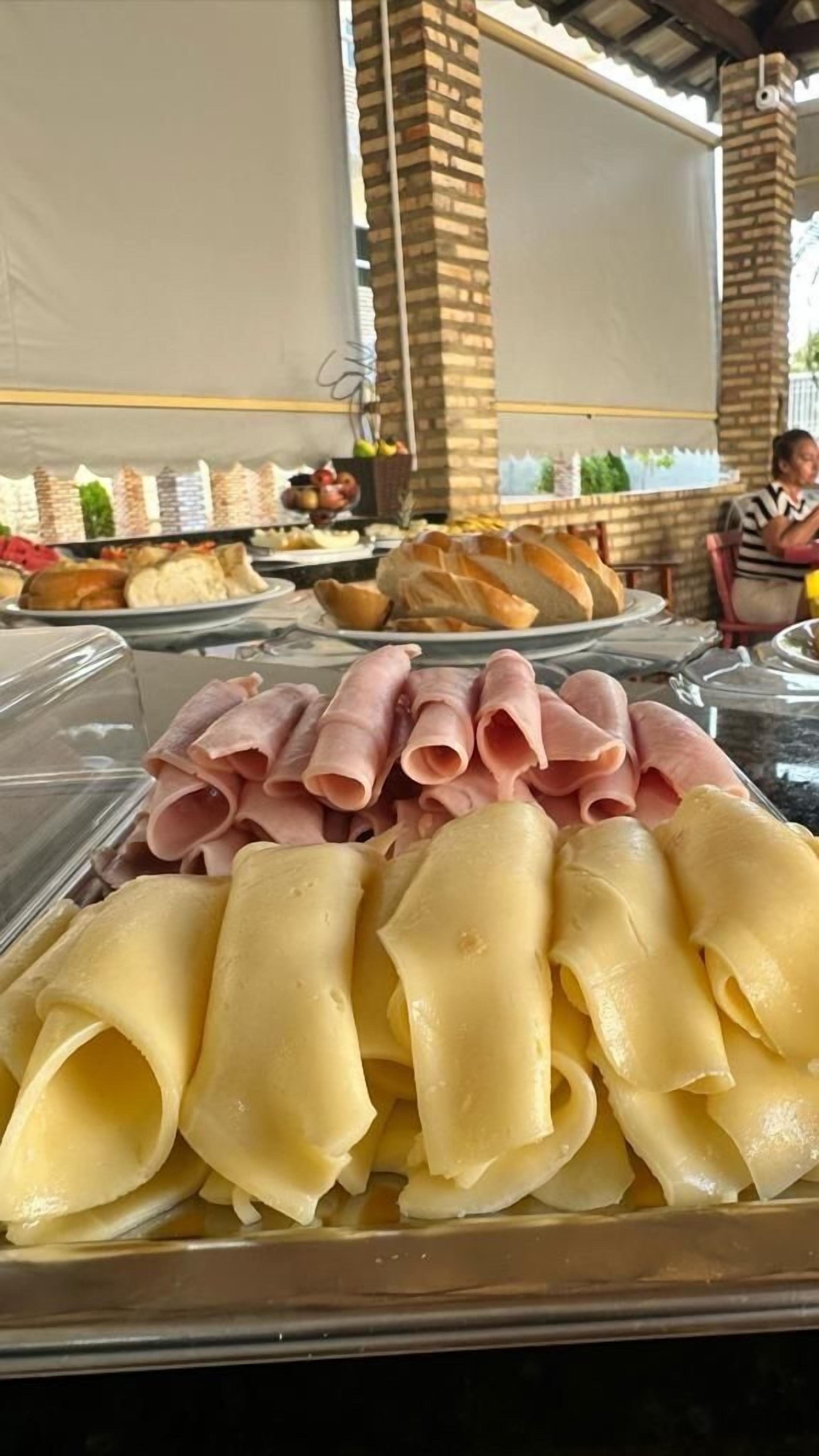 Frokostbuffé er inkludert i helgene