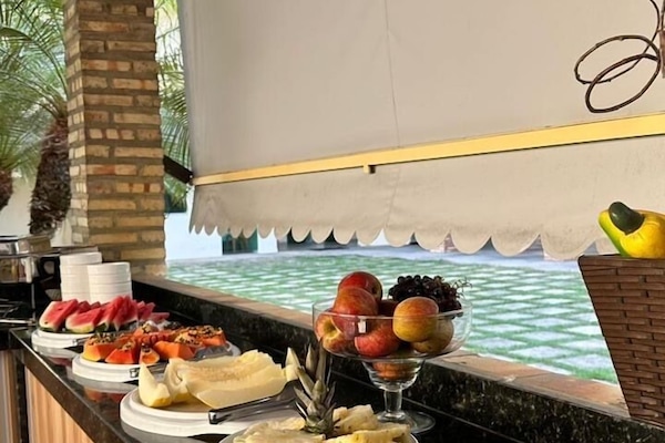 Free buffet breakfast on weekends