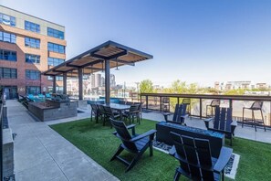 تناول الطعام بالخارج