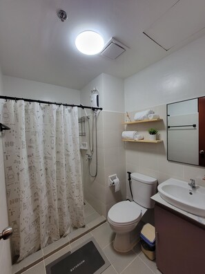 Suihku, ympäristöystävälliset hygieniatuotteet, bidee, pyyhkeet