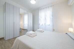 2 bedrooms, iron/ironing board, WiFi, bed sheets - Casa Bellavista – Relax and Authenticity with Sea View (Villarios)