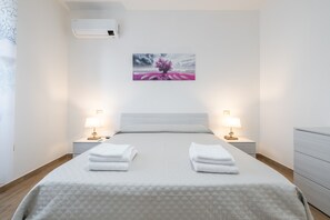 2 bedrooms, iron/ironing board, WiFi, bed sheets - Casa Bellavista – Relax and Authenticity with Sea View (Villarios)