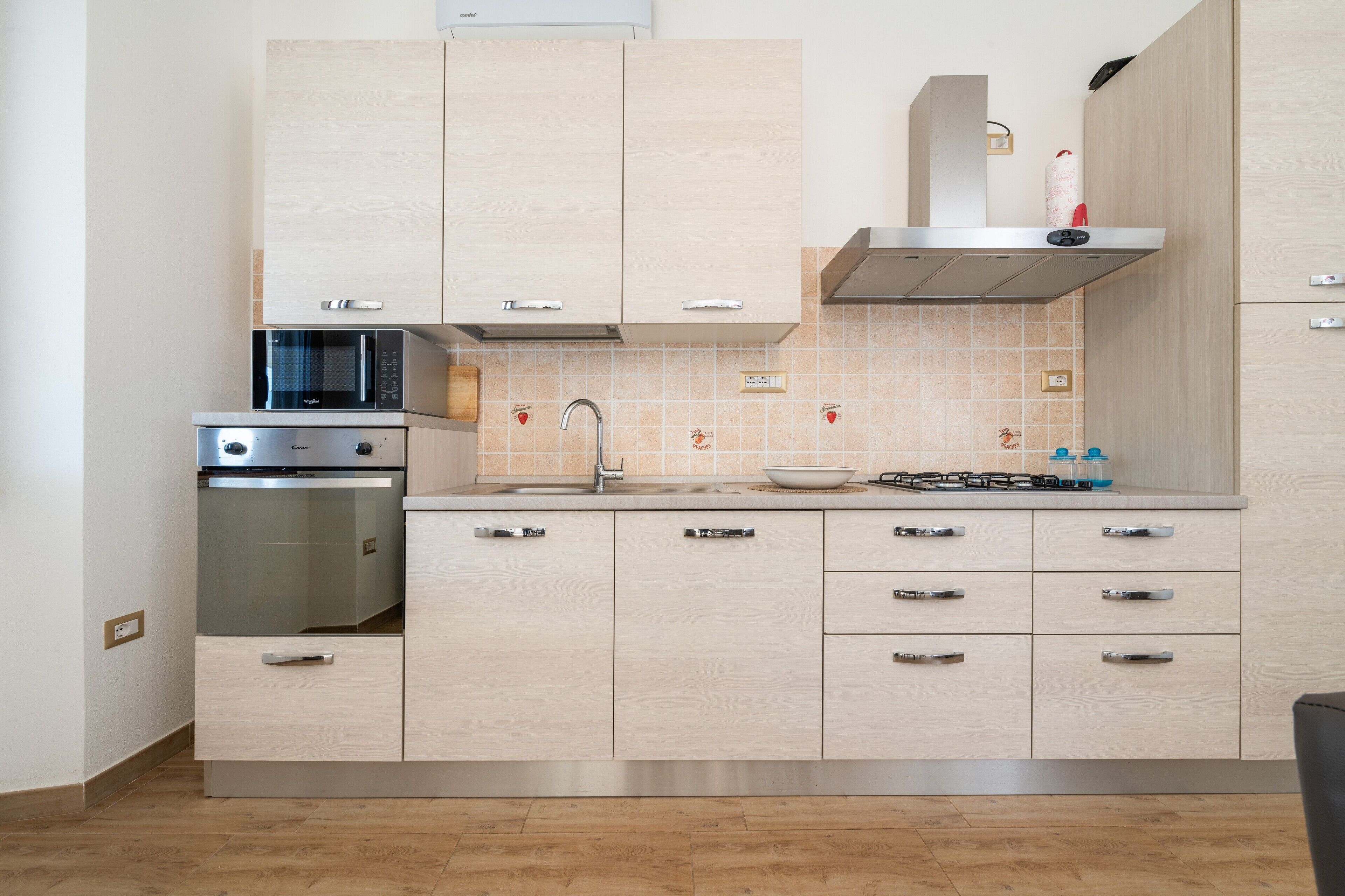 Refrigerador, microondas, horno, placa de cocina