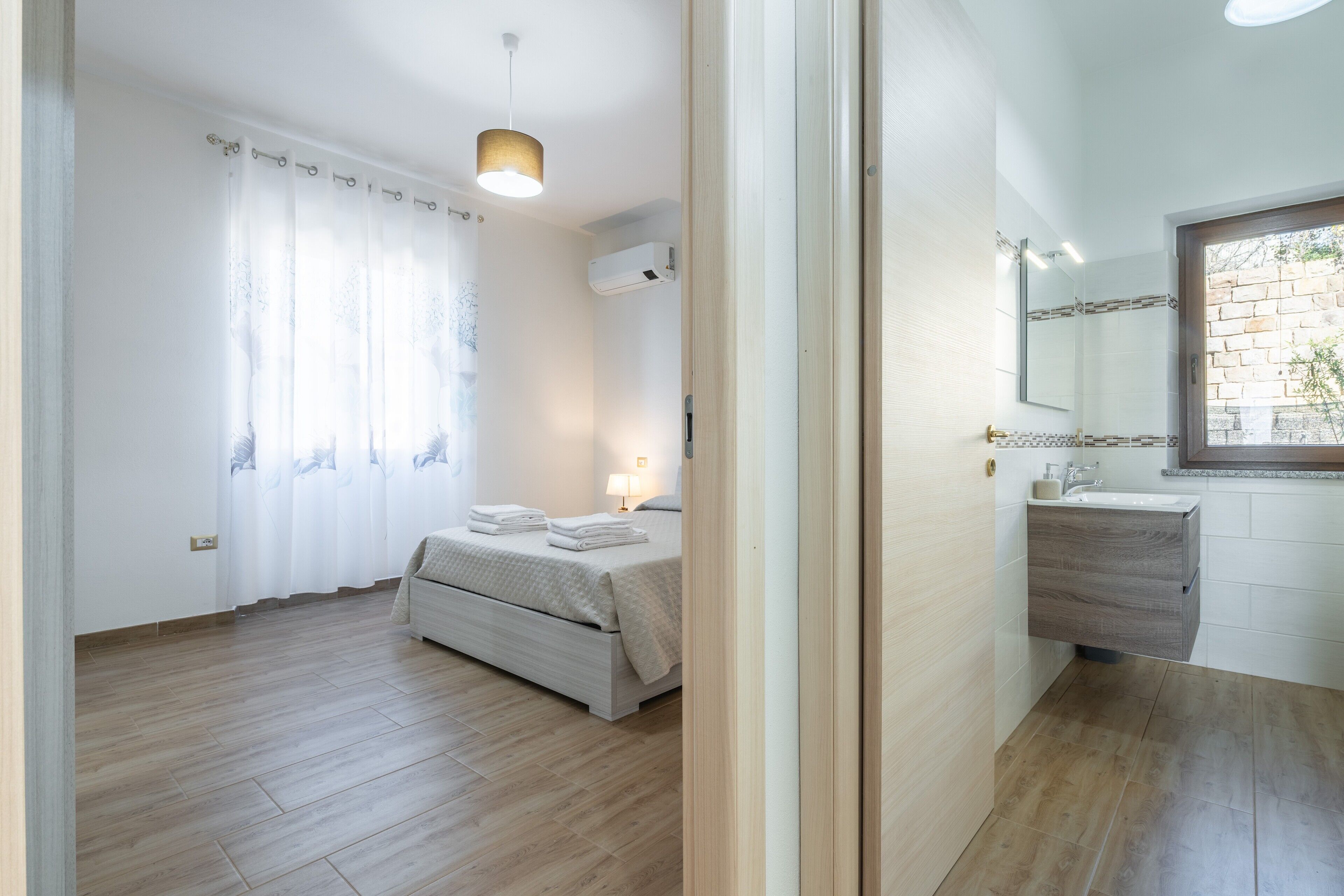 2 chambres, fer et planche à repasser, Wi-Fi, draps fournis