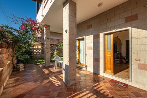 Terrace/patio - Su Suergiu Apartment – Comfort and Relaxation in the Heart of Sulcis (San Giovanni Suèrgiu)