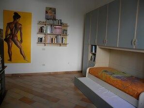 2 chambres, fer et planche à repasser, Wi-Fi, draps fournis