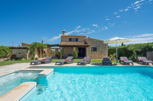 Lovely pool with Jacuzzi. Pollensa countryside location. Stylish furnishings / decoration throughout. Easy access to sea-bay Puerto Pollensa. Super BBQ entertaining area.