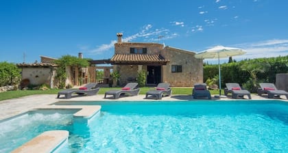 Lovely pool with Jacuzzi. Pollensa countryside location. Stylish furnishings / decoration throughout. Easy access to sea-bay Puerto Pollensa. Super BBQ entertaining area.