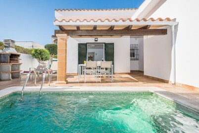 Walkable to the Puerto Pollensa beach and sea (100m approx). Ideal for couples or small families. Contemporary interior. Terrace with pool and BBQ area.