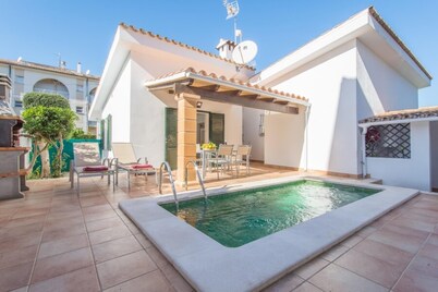 Walkable to the Puerto Pollensa beach and sea (100m approx). Ideal for couples or small families. Contemporary interior. Terrace with pool and BBQ area.