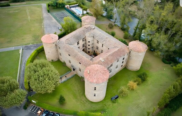 المنشأة من الخارج