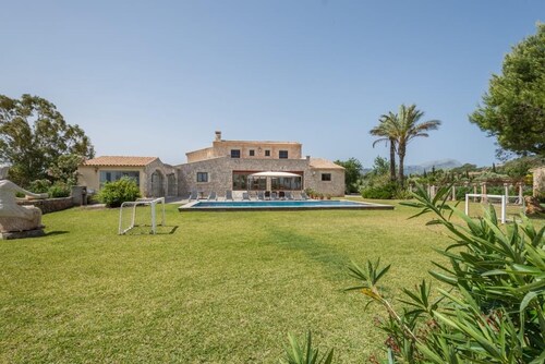 Tennis Court. Indoor Heated Pool, Sauna, Gym. Large Pool with Jacuzzi. 2 TV. Large spacious Pollensa Villa. Stylish quality fittings furnishings throughout. Mature Gardens, extensive lawns. Easy Access to Sea and Bay of Pollensa. Enchanting atmospher