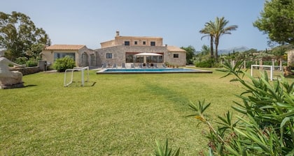 Tennis Court. Indoor Heated Pool, Sauna, Gym. Large Pool with Jacuzzi. 2 TV. Large spacious Pollensa Villa. Stylish quality fittings furnishings throughout. Mature Gardens, extensive lawns. Easy Access to Sea and Bay of Pollensa. Enchanting atmospher