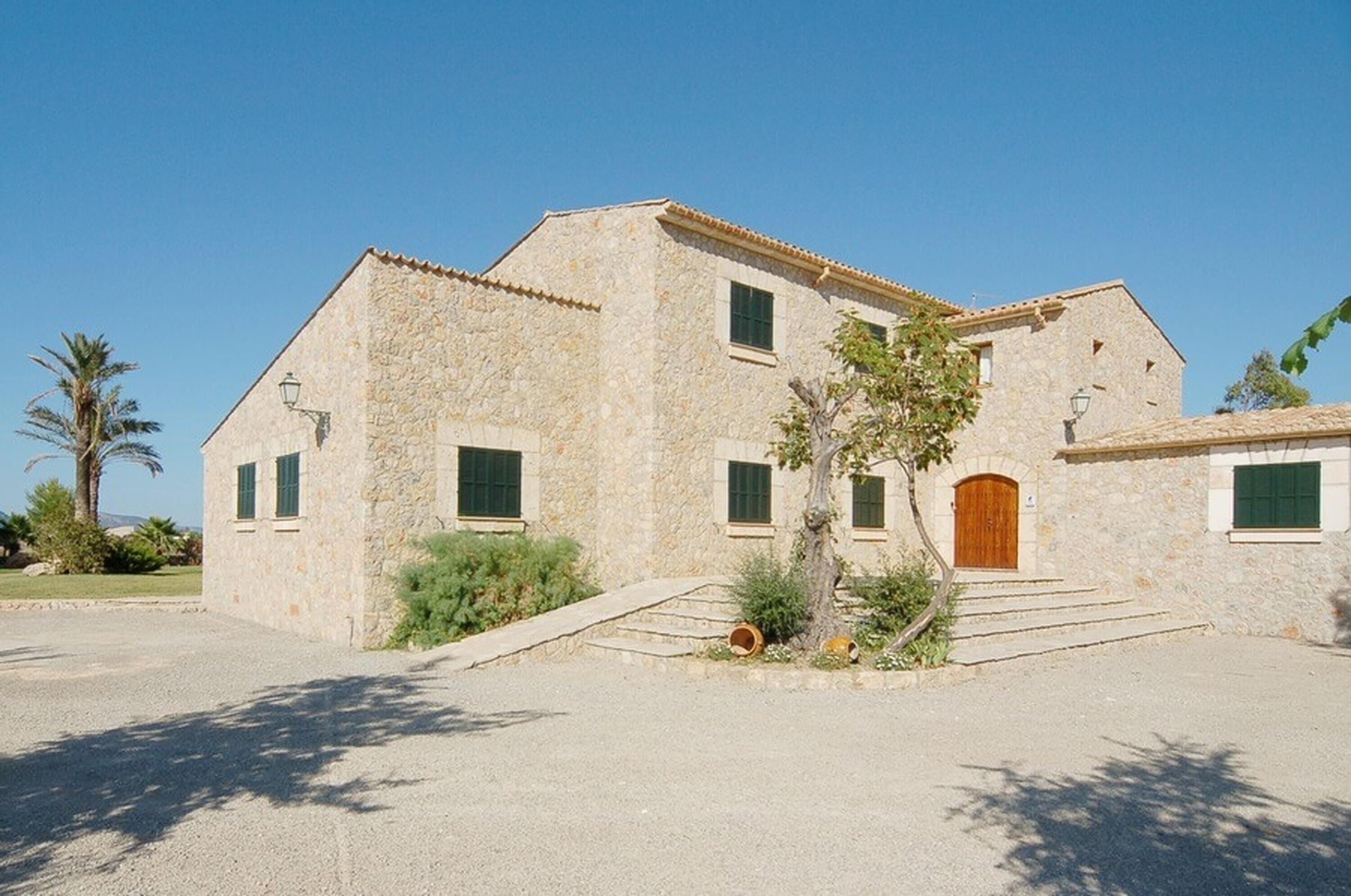 المنشأة من الخارج