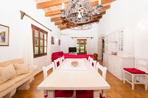 Interior - Mallorca Villa walkable to Pollensa. Nice location. Excellent Pool/BBQ with nice views. (Pollença)