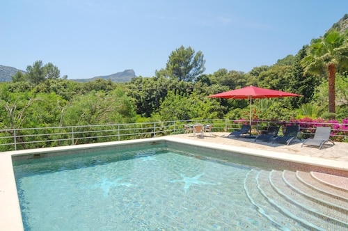 Location nestled in one of most exclusive countryside areas of Pollensa within the March Valley. Large Pool. Breathtaking views. Easy access less approx 5 mins drive to old town Pollensa with its wonderful choice of restaurants and amenities.