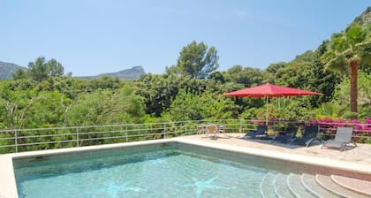 Location nestled in one of most exclusive countryside areas of Pollensa within the March Valley. Large Pool. Breathtaking views. Easy access less approx 5 mins drive to old town Pollensa with its wonderful choice of restaurants and amenities.