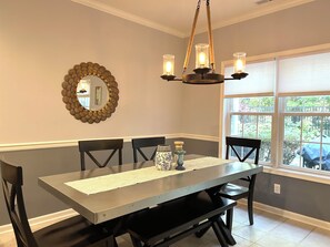 Dining - Charming 4-bedroom townhome in Rehoboth Beach with pool (Rehoboth Beach)