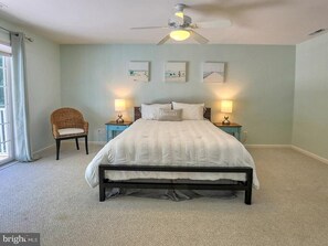 4 bedrooms, iron/ironing board, Internet, bed sheets - Charming 4-bedroom townhome in Rehoboth Beach with pool (Rehoboth Beach)