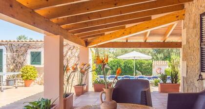 Countryside location. Pretty Pool and BBQ zone. Easy access to Bay/Sea Puerto Pollensa.