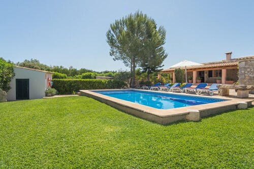Countryside location. Pretty Pool and BBQ zone. Easy access to Bay/Sea Puerto Pollensa.