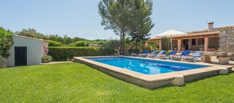 Countryside location. Pretty Pool and BBQ zone. Easy access to Bay/Sea Puerto Pollensa.