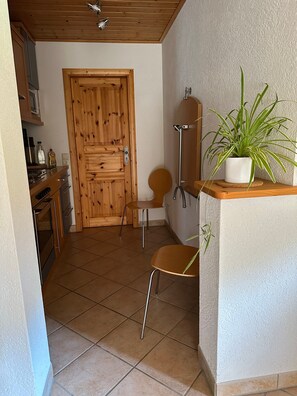 Kylskåp, mikrovågsugn, ugn och spishäll