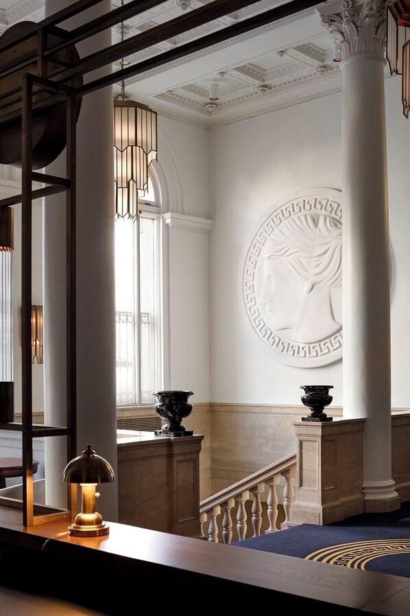 المنشأة من الداخل