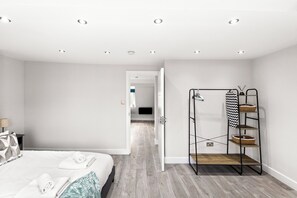 2 chambres, fer et planche à repasser, accès au Wi-Fi (inclus)