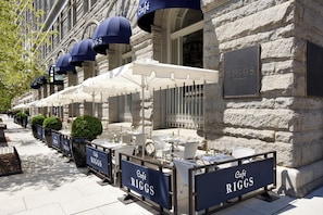 Outdoor dining - Stylish Urban Escape | 3 Units | Gallery Suites | Gym & WiFi Included (Washington)