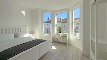 3 bedrooms, iron/ironing board, WiFi, bed sheets