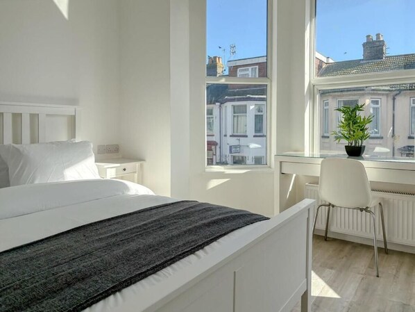 3 bedrooms, iron/ironing board, WiFi, bed sheets