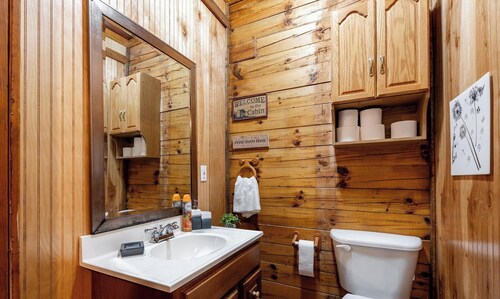 Home Sweet Home Lakefront Cabin