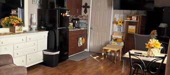 A Cozy Sunshine Suite in charming Hutchinson KS