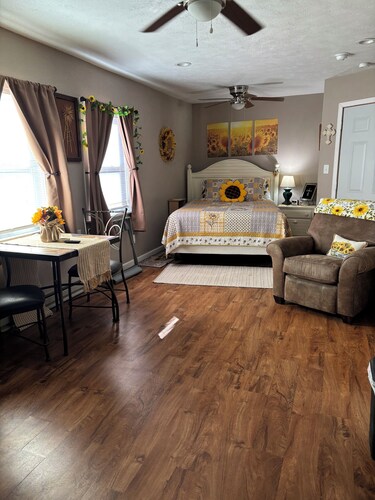 A Cozy Sunshine Suite in charming Hutchinson KS