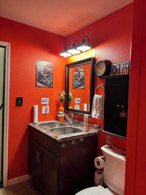 Dutxa, assecador de cabells, tovalloles i sabó 