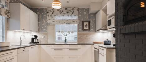 Microwave, oven, stovetop, dishwasher